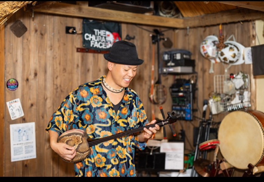 Daiki Nakashima playing sanshin in Miyakojima