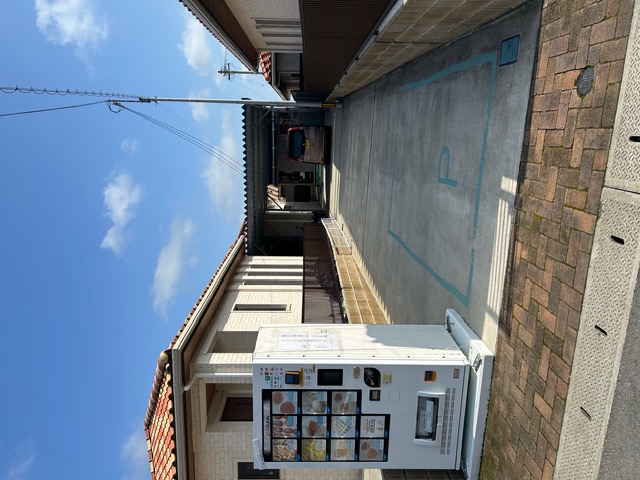 Galle 385 vending machine and parking area in Miyakojima