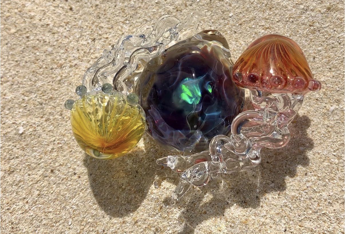 Small colorful glass creatures by Guru Guru Glass
