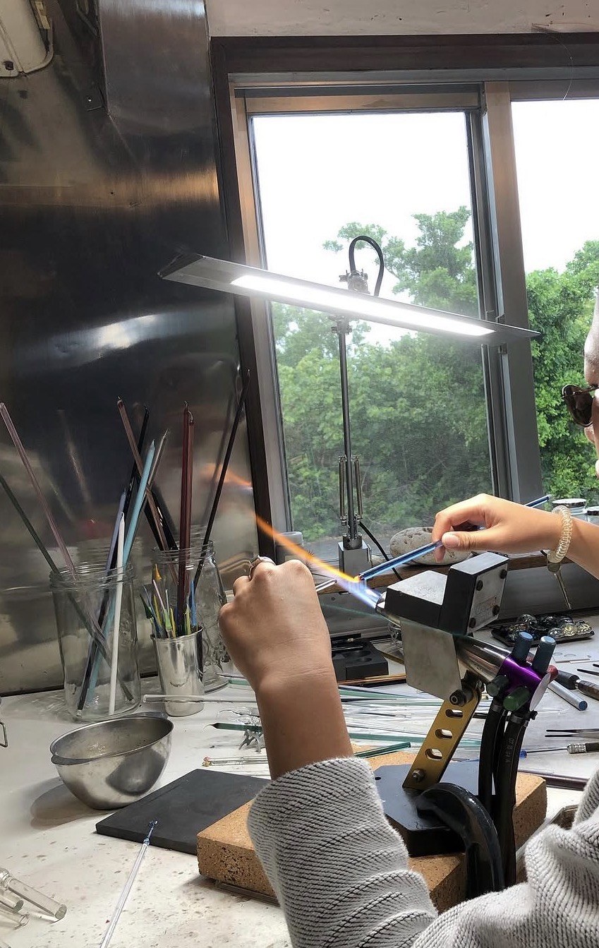 A hands-on glass workshop moment at Guru Guru Glass