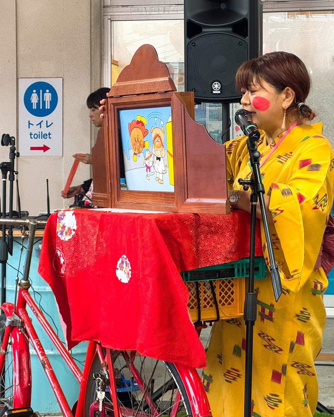 Kamishibai reading for children in Miyakojima