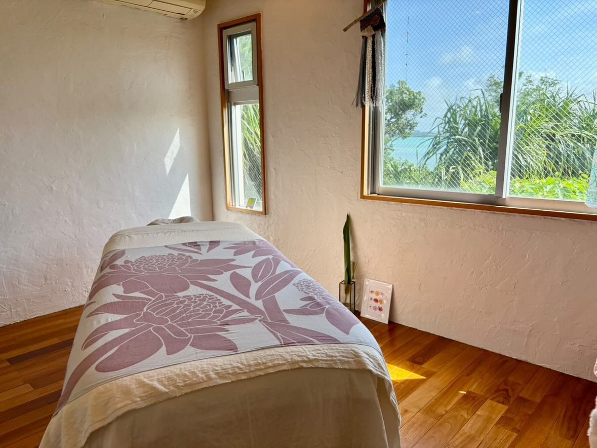 Private treatment room at Hawaiian Lomi Lomi Pono overlooking the sea