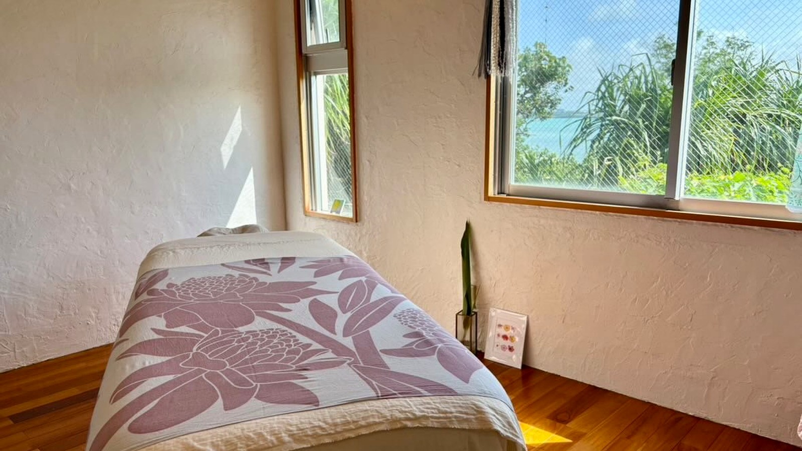 Hawaiian Lomi Lomi Pono private sea-view salon in Miyakojima